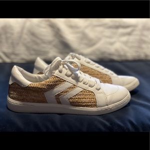 Dolce Vita Neo Arrow Sneakers